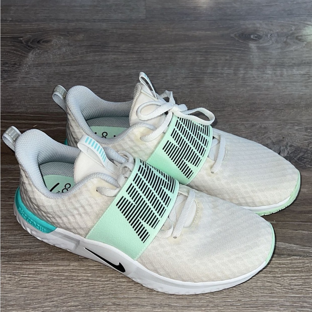 Nike Renew Trainers light grey and Mint Green